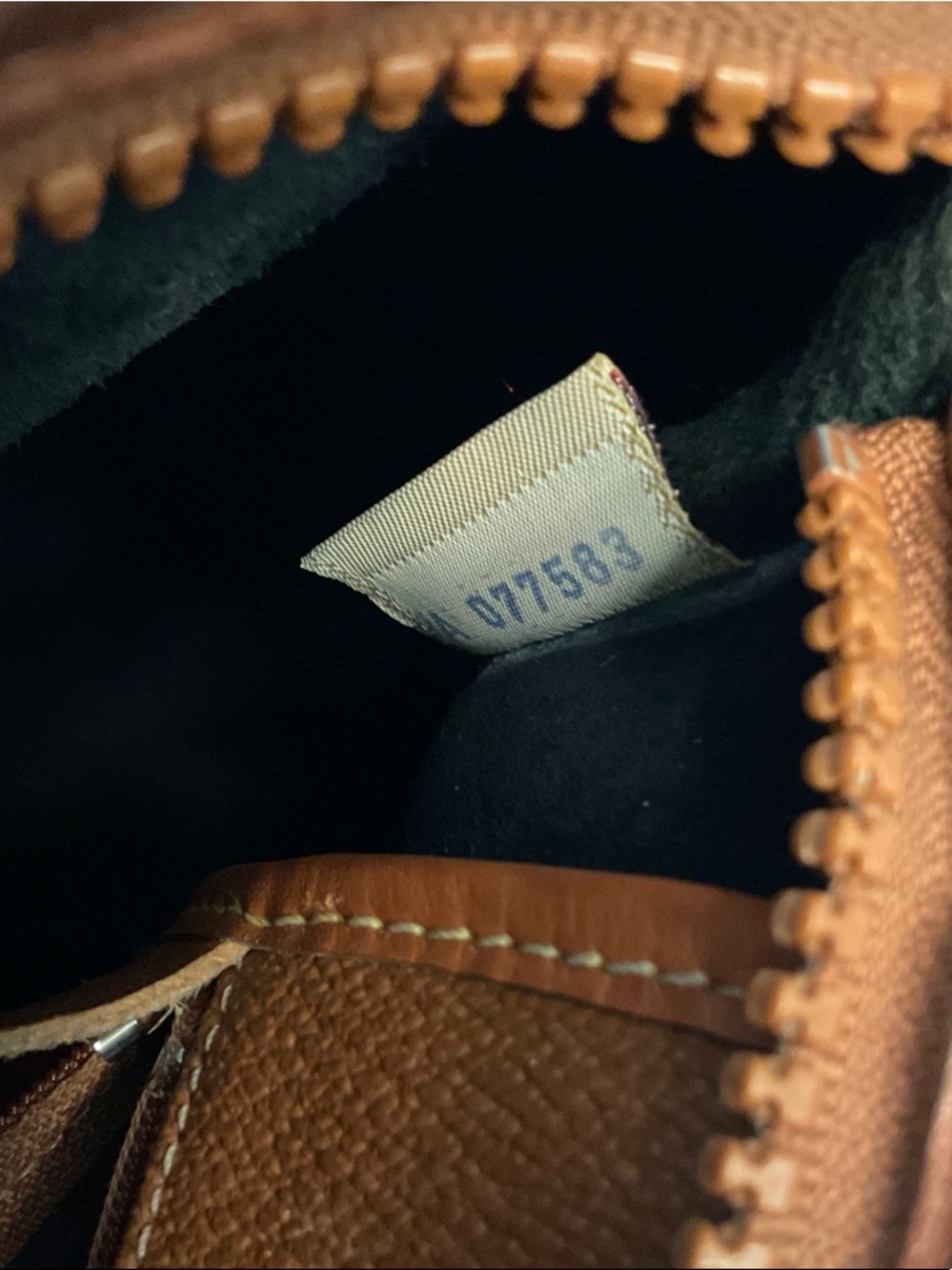 Vintage Dooney and Burke Black Pebbled All Weather with Tan trimmings - Picture 9 of 13